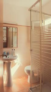 Un baño de Hostal Esfigueral