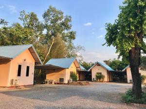 a group of buildings with trees in the background at แสงสง่ารีสอร์ท Saeng Sa-Nga Resort 