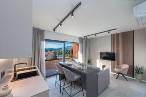 Телевизор и/или развлекательный центр в "Villa AnMari" The Cavtat View Residence