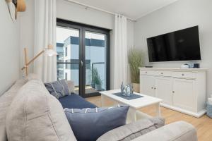 Televízia a/alebo spoločenská miestnosť v ubytovaní Apartamenty Morska Fala-Gardenia