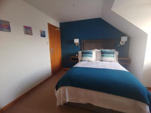 Cama ou camas em um quarto em Lochbroom Lodge