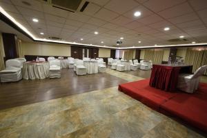 Posezení v ubytování Hotel LandmarK Coimbatore