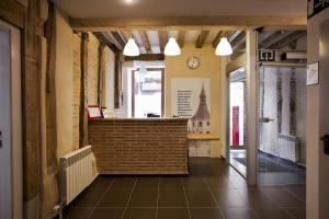 a restaurant with a counter in a room with at El Albergue de la Catedral in Vitoria-Gasteiz