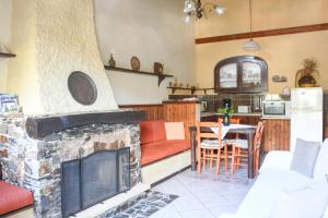 Kuchyň nebo kuchyňský kout v ubytování Velanos Villas