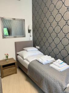 Posteľ alebo postele v izbe v ubytovaní Spa Residence Carbona Hévíz Apartments KAKADU 203 B