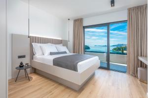 Кровать или кровати в номере "Villa AnMari" The Cavtat View Residence