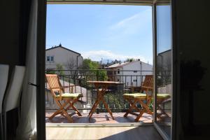 a patio with two chairs and a table on a balcony at Apartmani Tomljenović in Senj