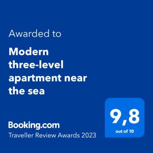 Certifikát, ocenenie alebo iný dokument vystavený v ubytovaní Modern three-level apartment near the sea