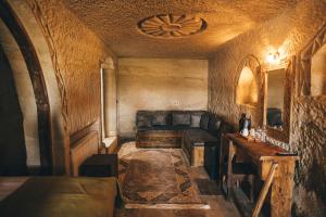 a small room with a couch and a table at Wonder of cappadocia in Göreme