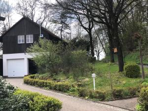 Ein Garten an der Unterkunft Ferienwohnung am Rohrbacherhof Sabine Rück