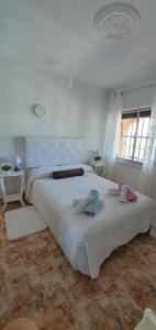 Posteľ alebo postele v izbe v ubytovaní Villa Don Giovanni Fuengirola, Piscina Privada y vistas al mar y a la Montaña