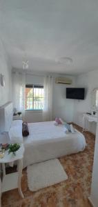 Posteľ alebo postele v izbe v ubytovaní Villa Don Giovanni Fuengirola, Piscina Privada y vistas al mar y a la Montaña