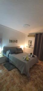 Posteľ alebo postele v izbe v ubytovaní Villa Don Giovanni Fuengirola, Piscina Privada y vistas al mar y a la Montaña