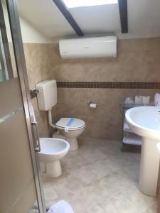 Koupelna v ubytování Affittacamere ACCASA + 22 fotografií