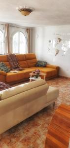Posedenie v ubytovaní Villa Don Giovanni Fuengirola, Piscina Privada y vistas al mar y a la Montaña