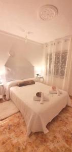 Posteľ alebo postele v izbe v ubytovaní Villa Don Giovanni Fuengirola, Piscina Privada y vistas al mar y a la Montaña