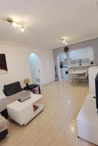 Kuchyňa alebo kuchynka v ubytovaní Apartament z dużym tarasem na pięknym osiedlu