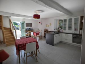 Кухня или кухненски бокс в Le Clos du Val