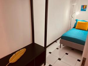 Postel nebo postele na pokoji v ubytování Casa vacanza in centro “La Mongolfiera” C.mare di Stabia