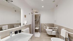 Koupelna v ubytování Hotel Monte Sarago