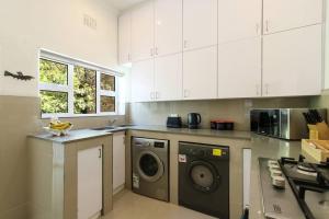 Nhà bếp/bếp nhỏ tại Bakoven Beach House