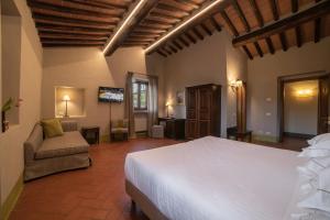Postel nebo postele na pokoji v ubytování Borgo Le Noci Chianti Retreat & Pool + 21 fotografií