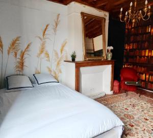 Posteľ alebo postele v izbe v ubytovaní Ancien hôtel particulier avec patio