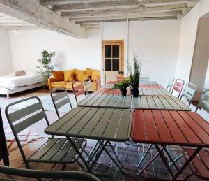 Posedenie v ubytovaní Ancien hôtel particulier avec patio + 30 fotografií