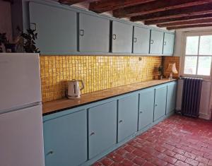 Kuchyňa alebo kuchynka v ubytovaní Ancien hôtel particulier avec patio