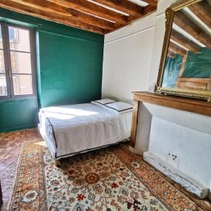 Posteľ alebo postele v izbe v ubytovaní Ancien hôtel particulier avec patio