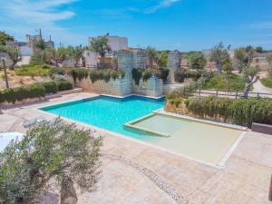 Бассейн в Cava Li Santi Residence или поблизости