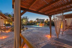 Бассейн в Cava Li Santi Residence или поблизости