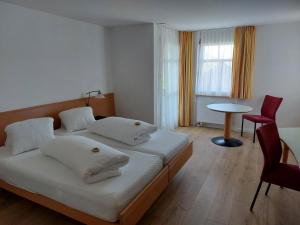 Postel nebo postele na pokoji v ubytování Landgasthof Seelust + 28 fotografií