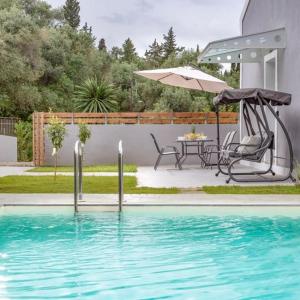Bazén v ubytovaní Summer Moments Pool Villa alebo v jeho blízkosti