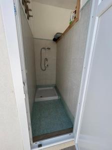 a bathroom with a shower with a glass door at Villa sul Mare in Siracusa