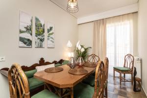 Posezení v ubytování Mare Nostrum Seafront Apartment, by ZanteWize