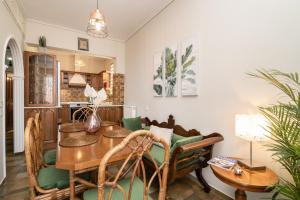 Posezení v ubytování Mare Nostrum Seafront Apartment, by ZanteWize + 24 fotografií