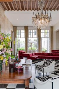 Coin salon dans l'établissement Small Luxury Hotel De Witte Lelie