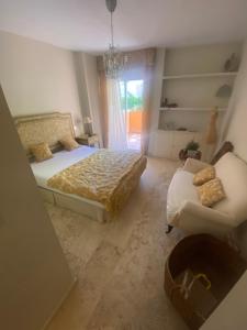 Postel nebo postele na pokoji v ubytování Apartamento guadalmina