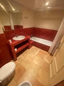 Koupelna v ubytování Apartamento guadalmina + 4 fotografie