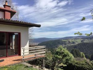 Üldine mäevaade või majutusasutusest Maison d'altitude avec vue panoramique à Gérardmer pildistatud vaade
