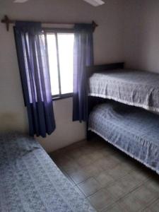 Una cama o camas cuchetas en una habitación  de Mendoza casa para turistas