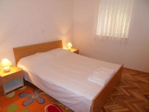 Postel nebo postele na pokoji v ubytování Apartments Petricevic 2