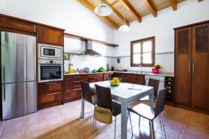 Dapur atau dapur kecil di Son Cladera by LifestyleFincas
