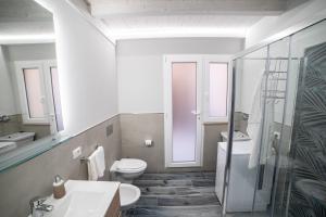 Bilik mandi di Tropea City Home +10 gambar