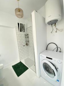 a washing machine in a bathroom with a shower at Paradise Studio Belair WiFi, piscina, parking in Puerto de la Cruz