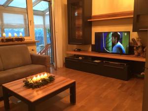 a living room with a couch and a table with candles at Riant gelegen Villa in Stöckelweingarten