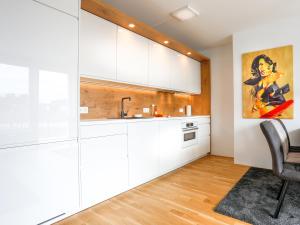 Kuchyňa alebo kuchynka v ubytovaní SKY9 Penthouse Apartments