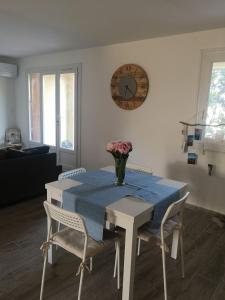 Fotografia z galérie ubytovania Appartement proche mer avec terrasse et jardin privatif v destinácii Hyères