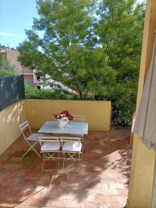 Balkón alebo terasa v ubytovaní Appartement proche mer avec terrasse et jardin privatif